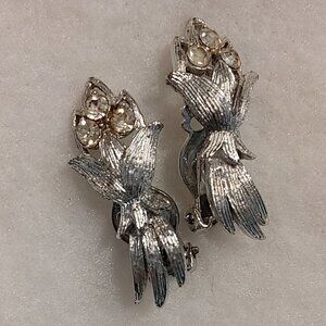 Vintage Flower Earrings - Silver Tone